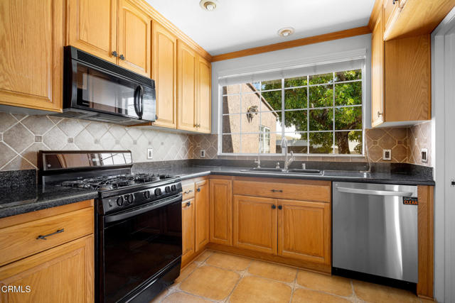 Detail Gallery Image 15 of 56 For 2444 N Parish Pl, Burbank,  CA 91504 - 3 Beds | 1 Baths