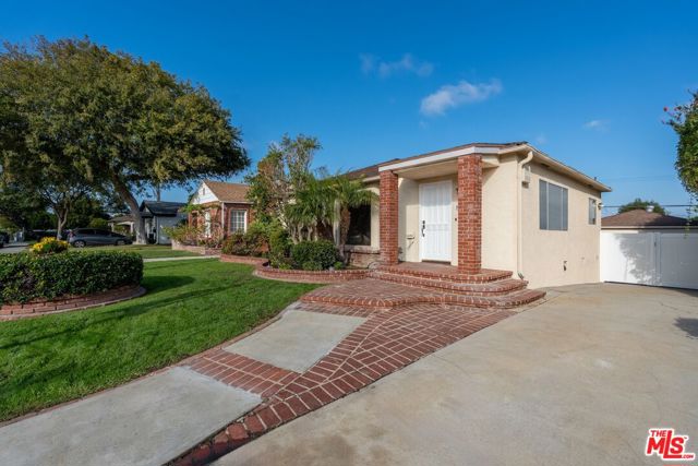 8048 Stewart Avenue, Los Angeles CA: https://media.crmls.org/mediaz/84838cbe-e188-4274-9114-574ce61e0760.jpg