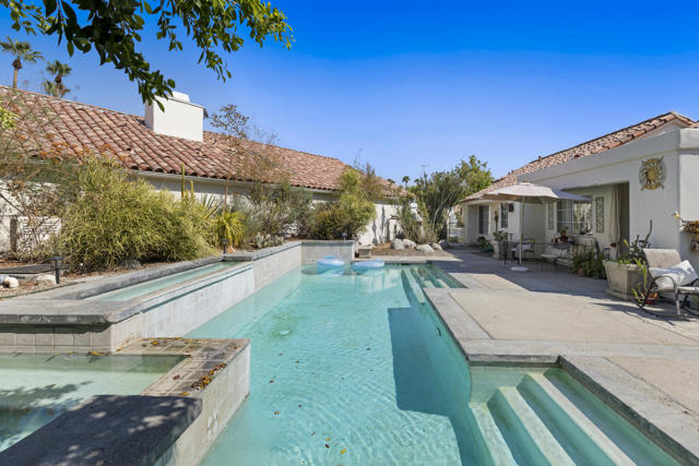43755 Via Palma, Palm Desert CA: https://media.crmls.org/mediaz/8483b017-6922-4b21-ad5f-f51d59b92451.jpg
