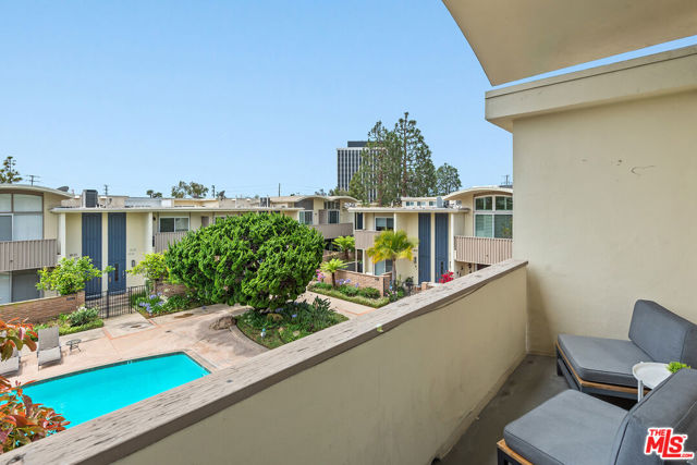 4715 La Villa Marina, Marina del Rey CA: https://media.crmls.org/mediaz/84842d63-e7e8-4213-bed1-793a07a7ab18.jpg