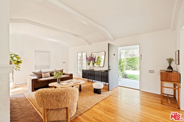 1068 Queen Anne Place, Los Angeles CA: https://media.crmls.org/mediaz/84848144-b2a4-46d5-b93a-64dacd5274c0.jpg
