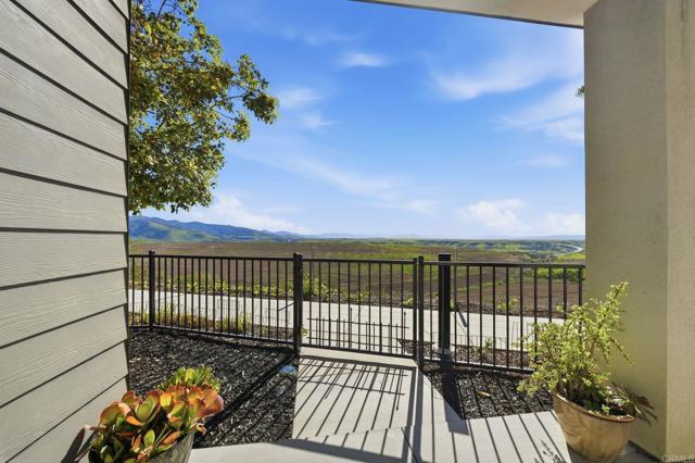 Detail Gallery Image 4 of 72 For 2056 Callisto Terrace, Chula Vista,  CA 91915 - 3 Beds | 3/1 Baths