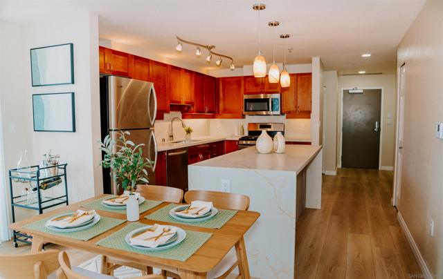 1240 India St, San Diego CA: https://media.crmls.org/mediaz/84849225-bed1-4414-bf52-a382a29e10f4.jpg
