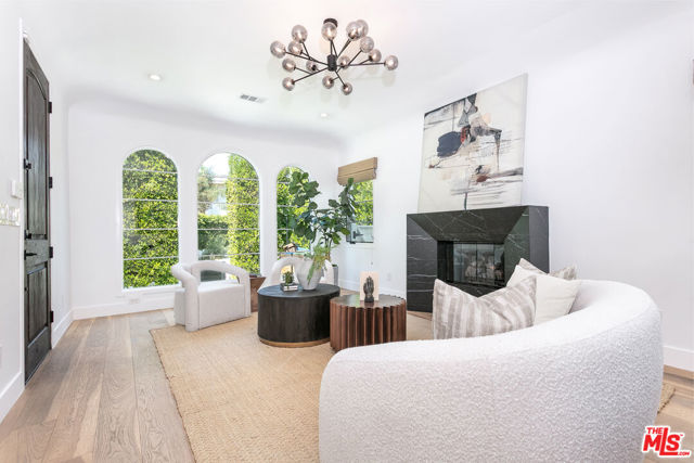 732 N Cherokee Avenue, Los Angeles CA: https://media.crmls.org/mediaz/8484fe57-16a7-469f-9dc0-e387a80c95f6.jpg