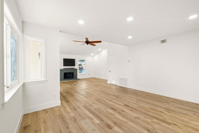 Detail Gallery Image 11 of 39 For 1347 Dorsey Way, Vista,  CA 92083 - 3 Beds | 2 Baths