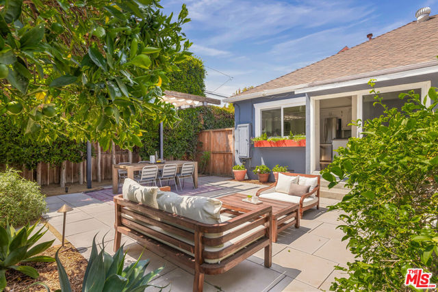 2590 Armacost Avenue, Los Angeles CA: https://media.crmls.org/mediaz/8485e4cc-ec5e-41b3-b0d7-7633a5f08550.jpg