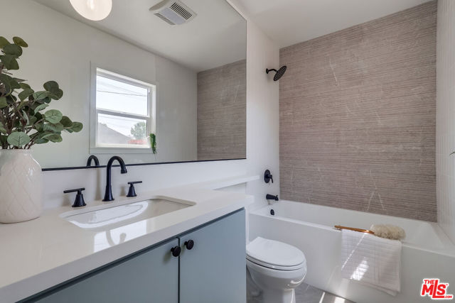 9116 S Wilton Place, Los Angeles CA: https://media.crmls.org/mediaz/84866c1e-8726-4cfc-a904-b0fa651b994d.jpg