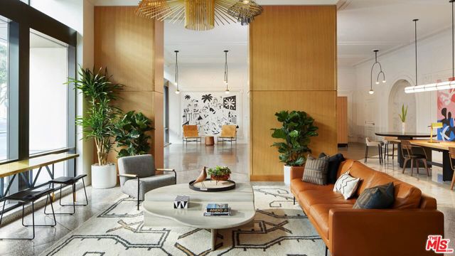 755 S Spring Street, Los Angeles CA: https://media.crmls.org/mediaz/84867929-e5b0-4483-9a07-0837e5bfe65d.jpg