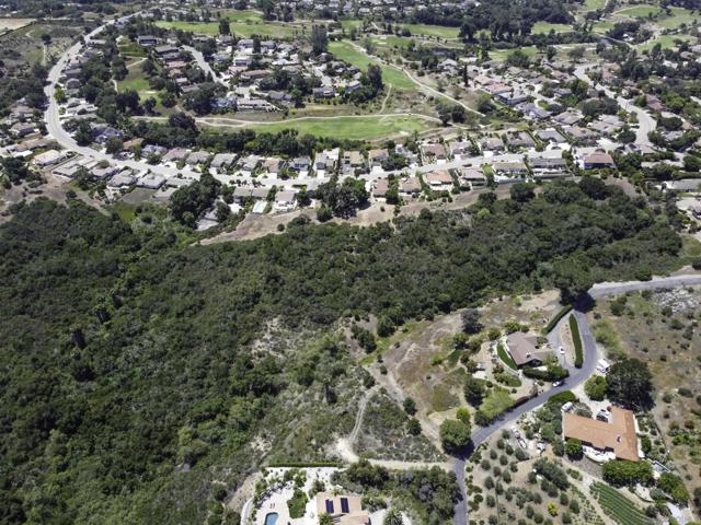 28371 Faircrest Way, Escondido CA: https://media.crmls.org/mediaz/8486f1ce-26a0-43c1-b9ea-afda60e03443.jpg