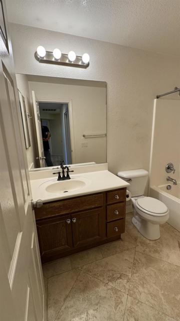 1561 Caminito Zaragosa, Chula Vista CA: https://media.crmls.org/mediaz/84871ad5-03b8-478e-a4e2-360dcd99f368.jpg