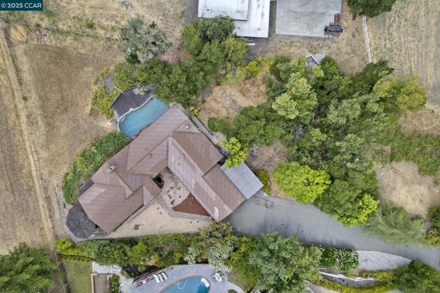 47 Bella Vista Ct, Diablo CA: https://media.crmls.org/mediaz/84872ed8-fd9c-4d99-b4c7-86e39148eb81.jpg