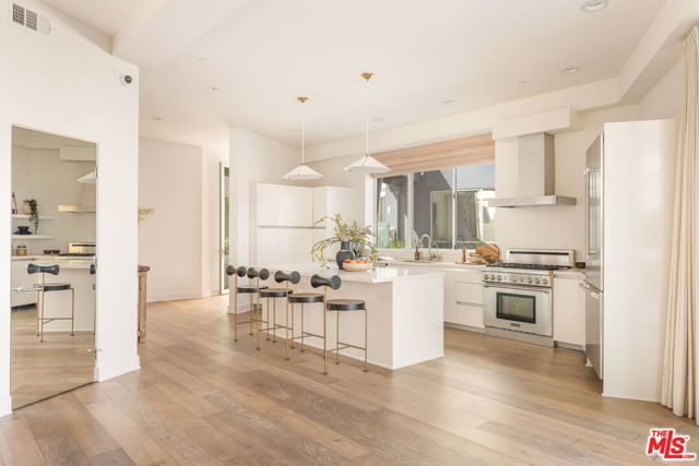 616 N Croft Avenue, West Hollywood CA: https://media.crmls.org/mediaz/84873b79-8731-43f2-96b4-e1805c8e08eb.jpg