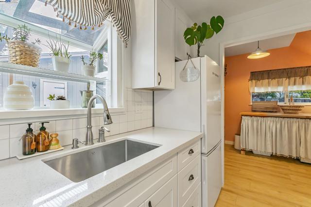 2019 E St, Hayward CA: https://media.crmls.org/mediaz/84873d89-5e8f-4ef3-9996-73f54e8025e1.jpg
