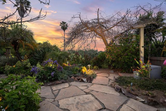 260 27Th St, Del Mar CA: https://media.crmls.org/mediaz/8487a2ca-20ad-4f9f-ac16-aa69b7f6dfdb.jpg