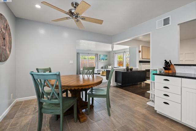 2889 Biddleford Drive, San Ramon CA: https://media.crmls.org/mediaz/8488150e-2b07-4215-861b-06644da56b71.jpg