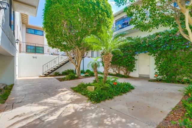 835 E Ave, Coronado CA: https://media.crmls.org/mediaz/848860ab-9349-4f71-9827-49a9612073da.jpg