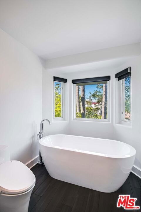 3201 Viola Place, Marina del Rey CA: https://media.crmls.org/mediaz/8488eb4a-e319-4ba4-bb34-b39e168d7b9e.jpg