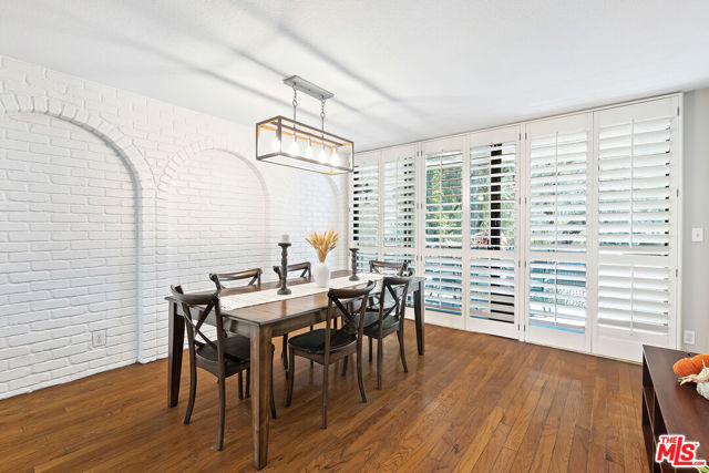 5757 Owensmouth Avenue, Woodland Hills CA: https://media.crmls.org/mediaz/8488f941-501e-45c9-bb06-f17545e81261.jpg