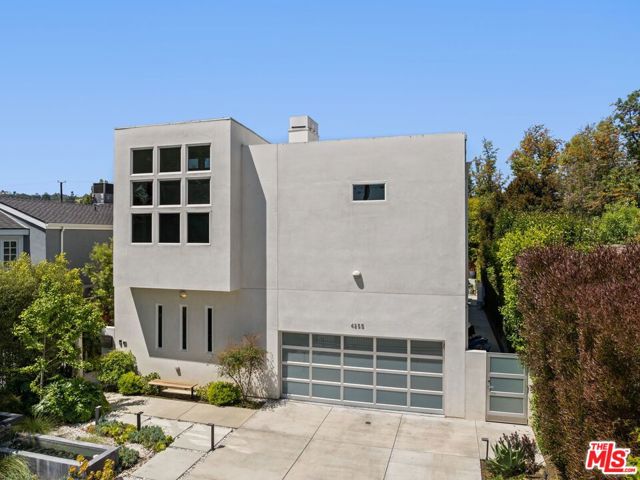 4255 Saint Clair Avenue, Studio City CA: https://media.crmls.org/mediaz/8489287c-4168-4ddf-9afb-05739ba6ad45.jpg