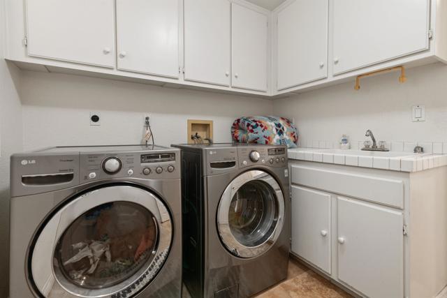 2034 Ridgecrest Place, Escondido CA: https://media.crmls.org/mediaz/848950b7-2c99-4447-8ee5-980408520927.jpg