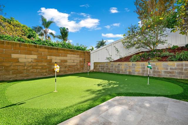 2198 Redwood Crst, Vista CA: https://media.crmls.org/mediaz/8489bf53-ffd4-4024-8590-eb58dea3e40a.jpg