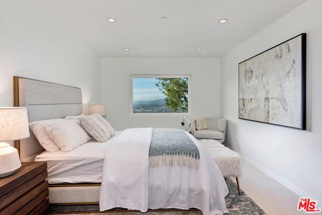 3595 Wonder View Drive, Los Angeles CA: https://media.crmls.org/mediaz/848a1c62-eada-4caf-8136-f54e0768464c.jpg