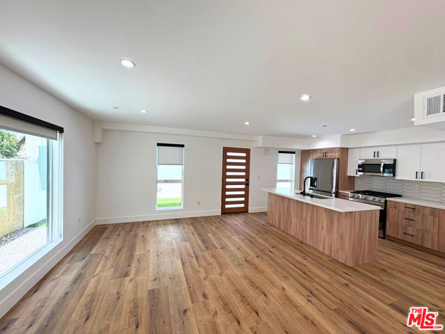 4454 Clinton Street, Los Angeles CA: https://media.crmls.org/mediaz/848adce5-4a19-4a6d-8ff3-0a09f2bbd2c2.jpg