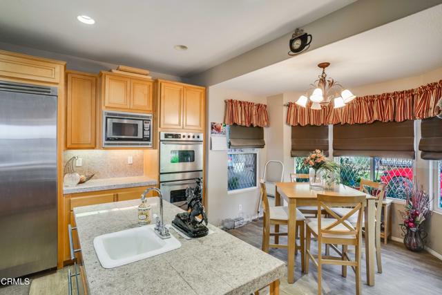 35135 Caprock Road, Santa Clarita CA: https://media.crmls.org/mediaz/848ae0c9-b17e-4a14-956b-1a7602088abd.jpg