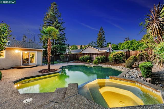 321 Chardonnay Cir, Clayton CA: https://media.crmls.org/mediaz/848b09d4-b817-402f-af4f-6e90ef581a4a.jpg