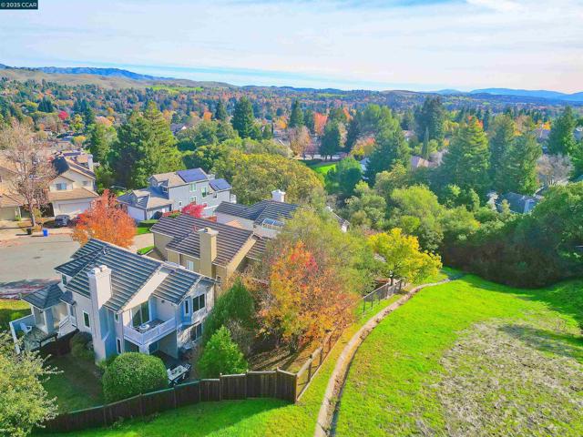 1320 Strawberry Court, Danville CA: https://media.crmls.org/mediaz/848b1e9f-74b7-48fd-bd0f-d375bb0a16e2.jpg