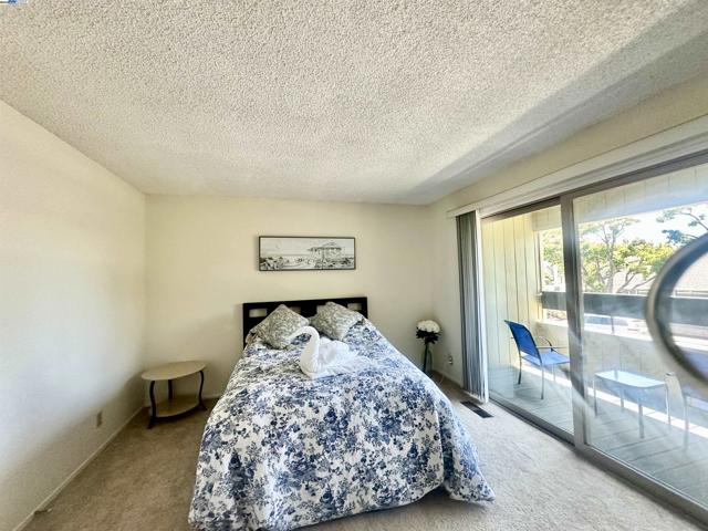 3521 Oleander, Alameda CA: https://media.crmls.org/mediaz/848b51c0-5197-4057-afc3-9753e6cd8edd.jpg