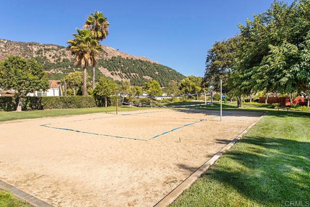 4016 Lake Shore Lane, Fallbrook CA: https://media.crmls.org/mediaz/848b5324-f994-4f58-a9f6-d712e48af076.jpg