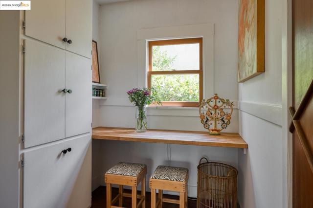 2901 Monticello AVE, Oakland CA: https://media.crmls.org/mediaz/848b6bf5-a55a-40ad-a934-4c7ea39c66ac.jpg