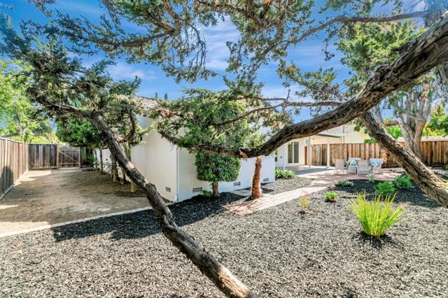 657 Coleraine Court, Sunnyvale CA: https://media.crmls.org/mediaz/848b7bb5-1c67-42e8-a0e9-1b3f539c2a19.jpg