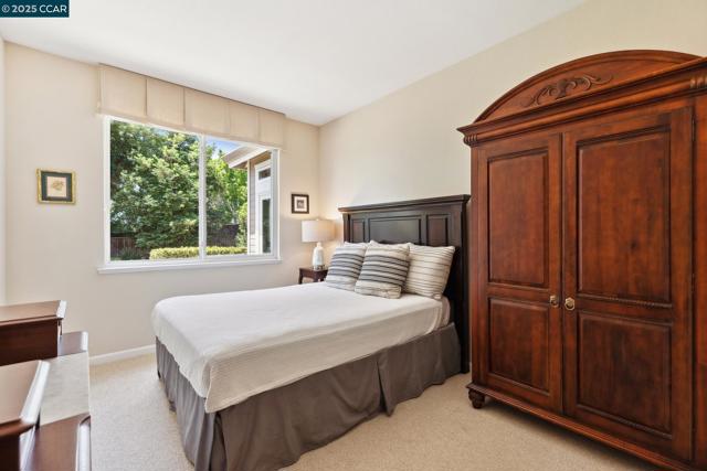 21 Mercury Ct, Pleasant Hill CA: https://media.crmls.org/mediaz/848ba284-4bcb-47eb-b813-c333a918cad4.jpg