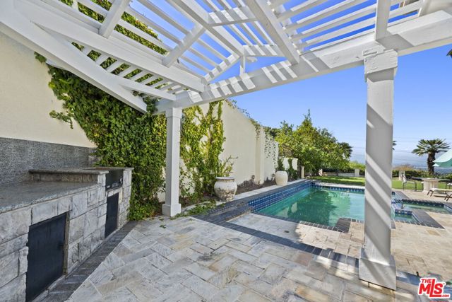 14330 Mulholland Drive, Los Angeles CA: https://media.crmls.org/mediaz/848bf46b-7c2c-44fa-a323-c68698cad075.jpg