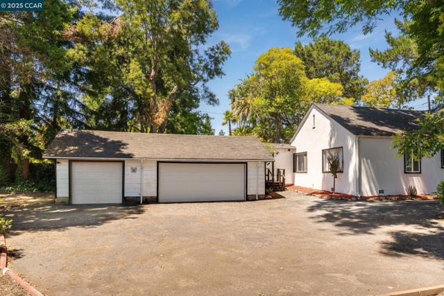 1019 Sir Francis Drake Blvd, San Anselmo CA: https://media.crmls.org/mediaz/848cc43f-3439-4174-b2b1-863ee2fa853b.jpg