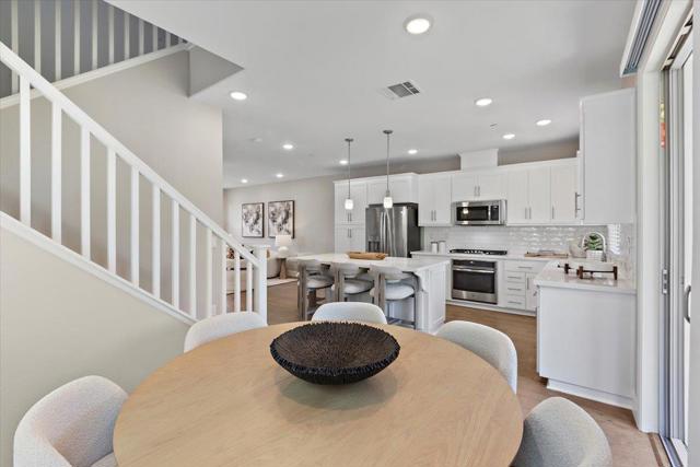 639 Cinnamon Circle, Mountain View CA: https://media.crmls.org/mediaz/848d9807-72a1-421a-a5a9-3c4b389910b7.jpg