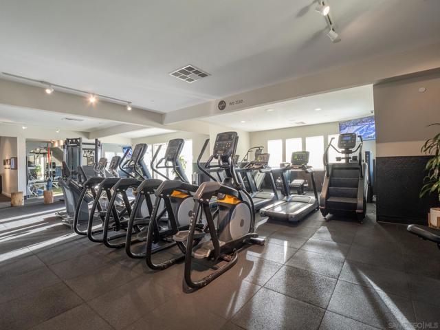 1904 Avenida Senecio, Chula Vista CA: https://media.crmls.org/mediaz/848d9b0f-59a6-40f9-a4c6-75c8b464b8a0.jpg