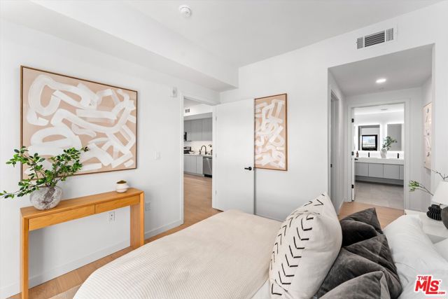 904 S New Hampshire Avenue, Los Angeles CA: https://media.crmls.org/mediaz/848db549-79af-47a1-89f8-5341674eed63.jpg