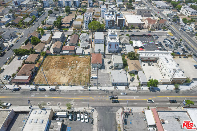 1452 W Jefferson Boulevard, Los Angeles CA: https://media.crmls.org/mediaz/848e4a09-3aee-4547-a2b5-06515854e534.jpg