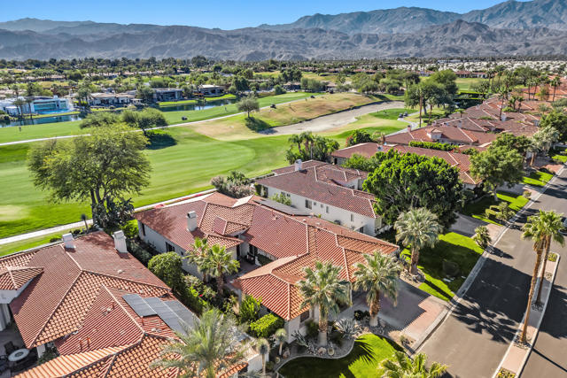 284 Loch Lomond Road, Rancho Mirage CA: https://media.crmls.org/mediaz/848e92d8-1859-4cec-b6e2-e87932e8c0ad.jpg