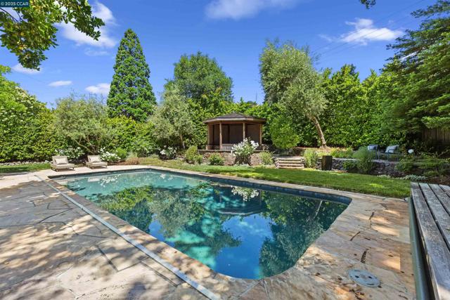 51 Ivy Dr, Orinda CA: https://media.crmls.org/mediaz/848eb464-554e-4beb-bdb6-58b44b7aaefa.jpg