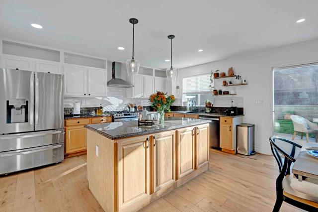 2425 Glenview Drive, Hollister CA: https://media.crmls.org/mediaz/848f6c2d-b240-4787-a4c9-c64f817e95f4.jpg