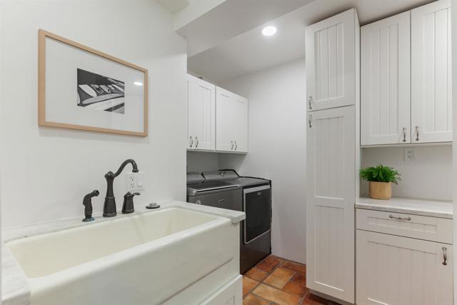 6817 Vianda Ct Court, Carlsbad CA: https://media.crmls.org/mediaz/848fe421-1484-41d5-90cb-5bf699b5af62.jpg