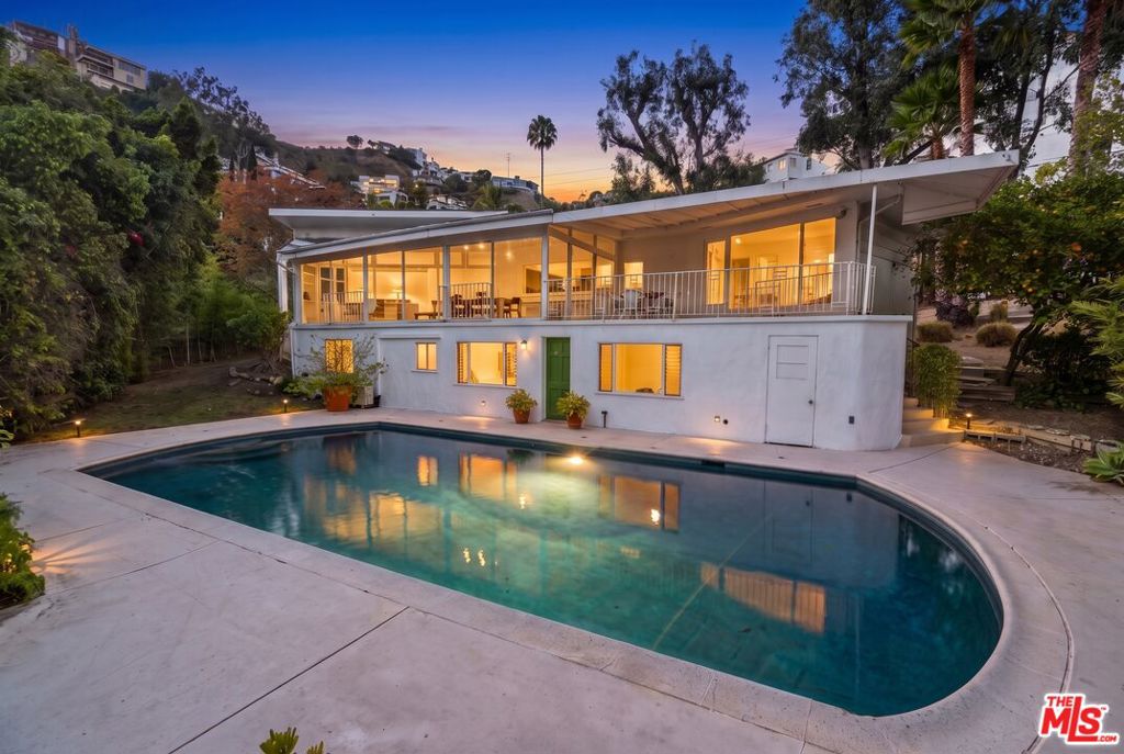 8494 Carlton Way — architectural residence