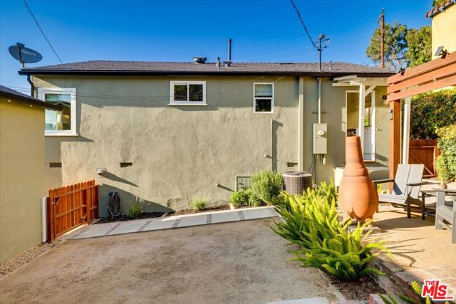 340 S Madison Way, Glendale CA: https://media.crmls.org/mediaz/849080f0-ff99-4b6f-a8c7-214f9ba768bf.jpg