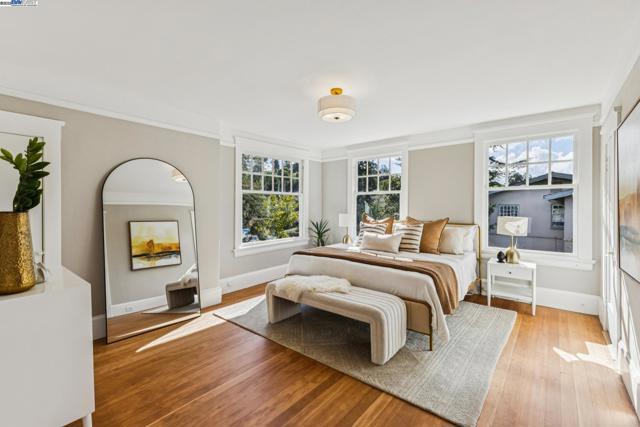 5811 Romany, Oakland CA: https://media.crmls.org/mediaz/84908f0b-b312-4686-b273-1d2765def0eb.jpg