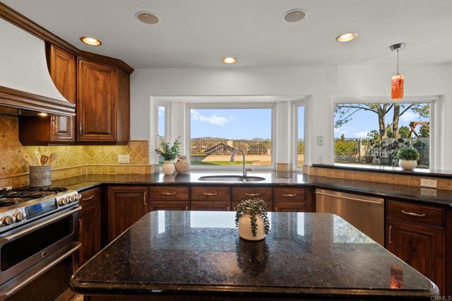 213 Via Palacio, Encinitas CA: https://media.crmls.org/mediaz/8490b967-d796-4402-a5e9-645eac9a77d1.jpg