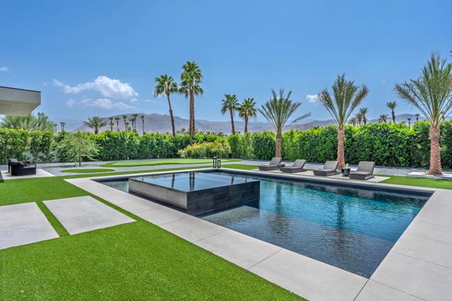 7 Makena Lane, Rancho Mirage CA: https://media.crmls.org/mediaz/8490d8e8-74f4-46ce-8ddd-a3bcc54bf1d7.jpg